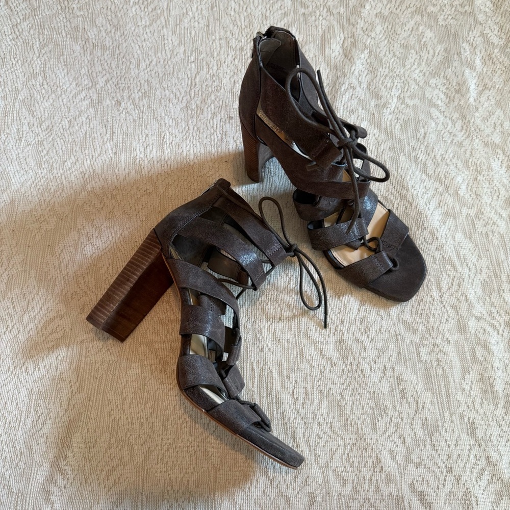 NWOT Vince Camuto Phandras charcoal lace up stacked heel leather sandals - Picture 2 of 10